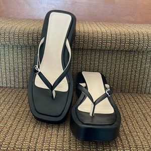 Urban Outfitters thong platform sandals nwot size 9.